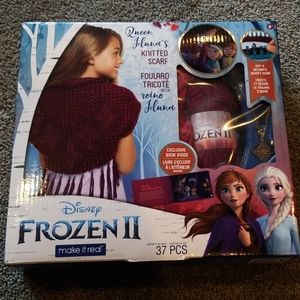 Disney Frozen II Queen Anna's Knitted Scarf Kit